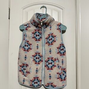 🦋Western style vest.
🦋Warm and cozy.
🦋Zipped up.
🦋Great condition.
